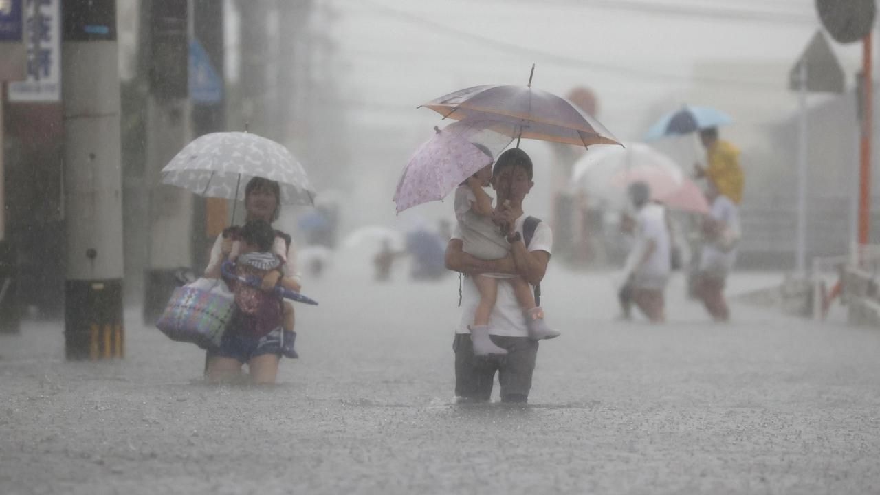 Japonya'da aşırı yağışlar sonrası 360 bin kişi için tahliye çağrısı yapıldı