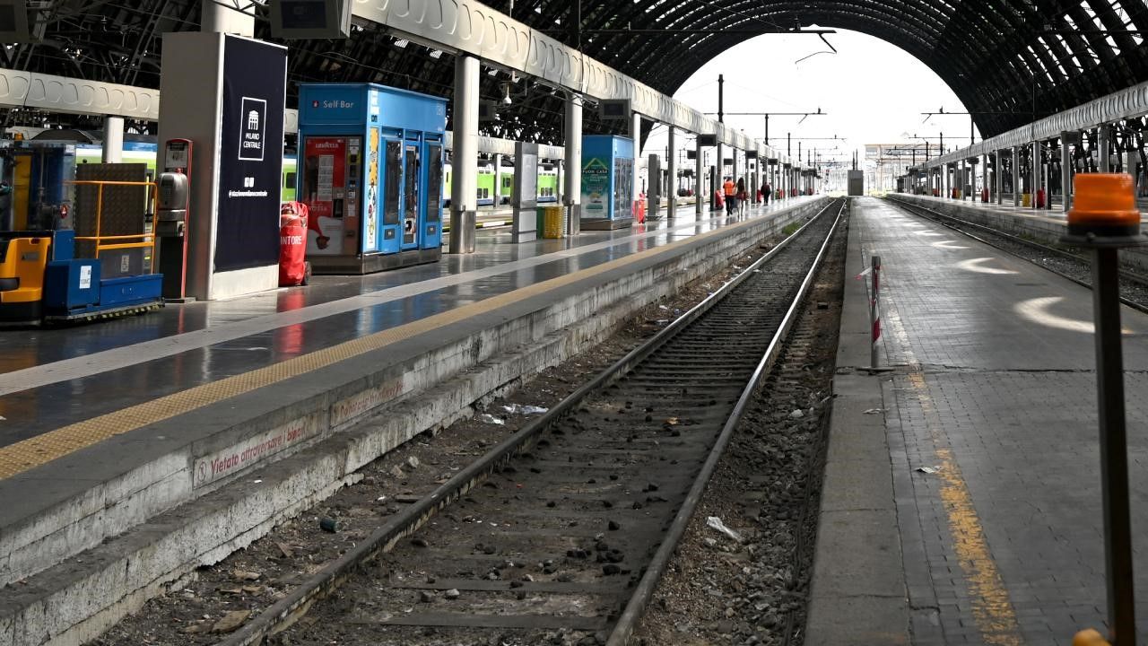 İtalya'da trenin çarptığı 5 demir yolu işçisi öldü