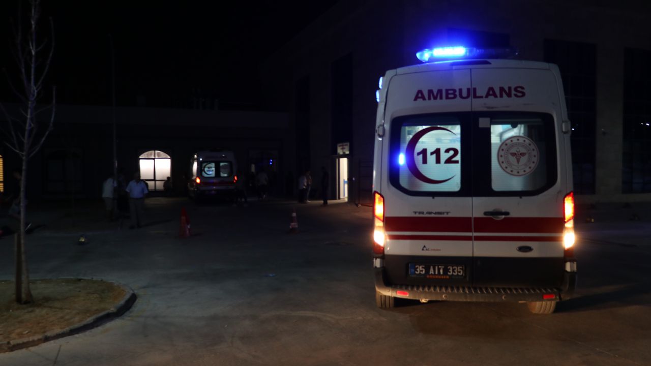 İzmir Buca'da silahlı kavga! 23 yaşındaki genç yaşamını yitirdi
