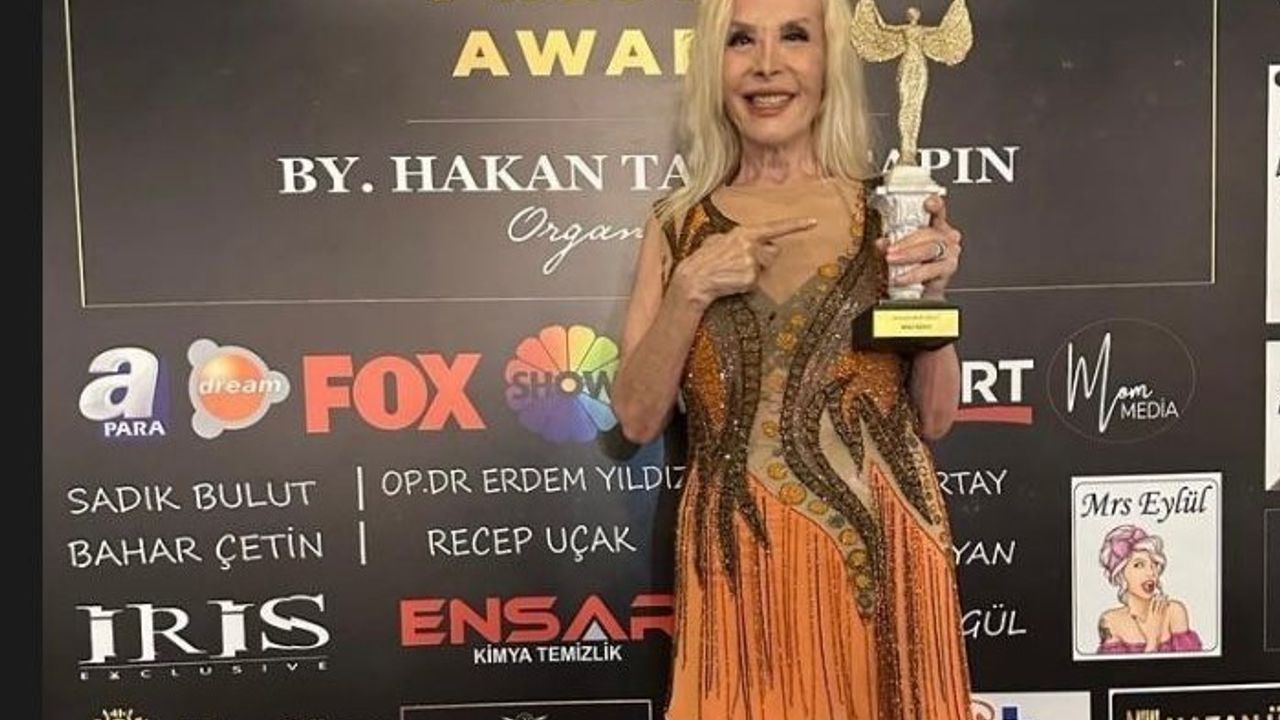 Türk Pop Müziği sanatçısı Nesli Özsoy'a onur ödülü