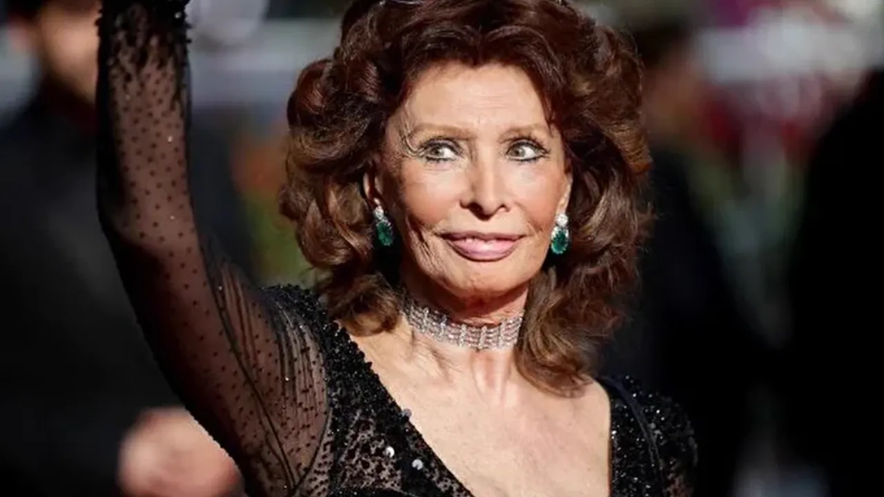 İtalyanların efsane oyuncusu Sophia Loren hastanelik oldu