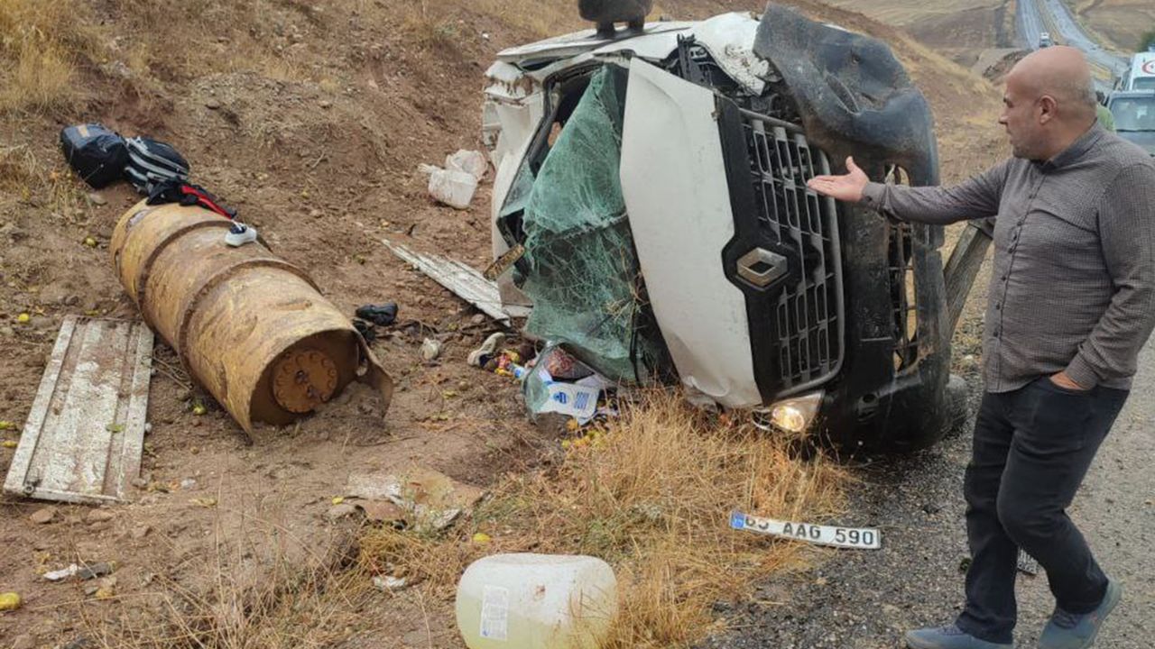 Diyarbakır Silvan'da klor taşıyan kamyonet kaza yaptı