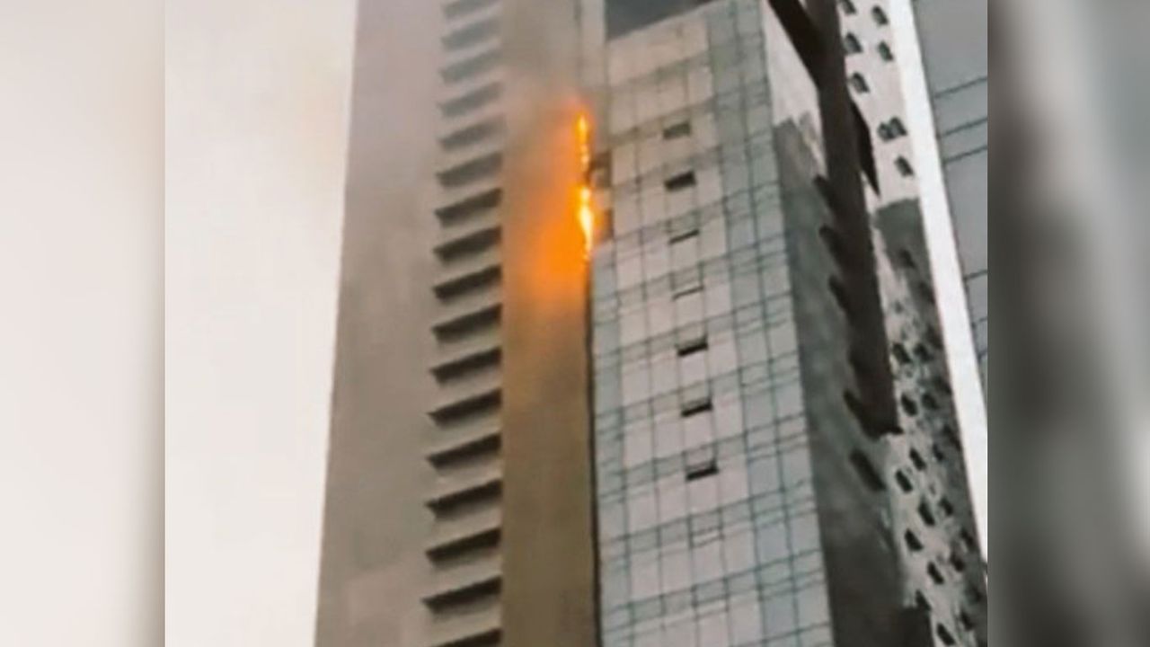 İstanbul'da iş merkezinde yangın