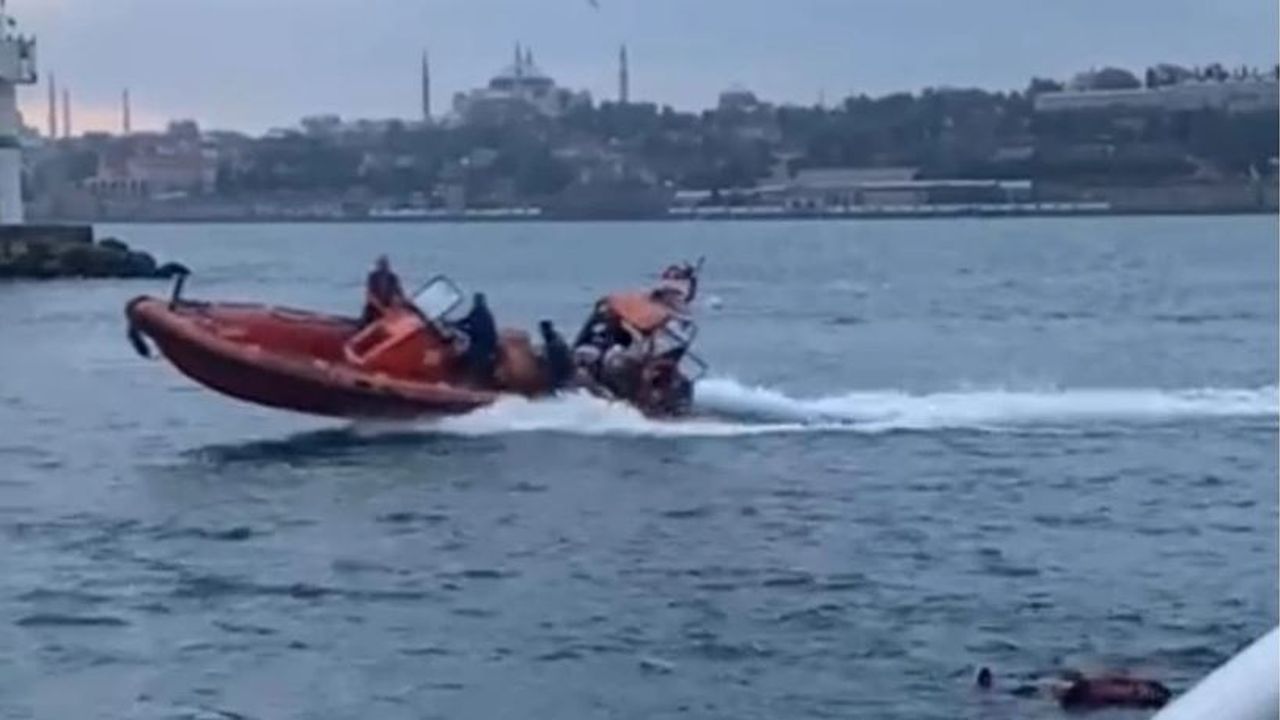 Kadıköy-Beşiktaş seferini yapan vapurdan yolcu düştü