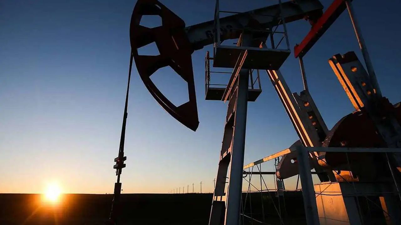 Brent petrolün varil fiyatı 77,23 dolar seviyesinde
