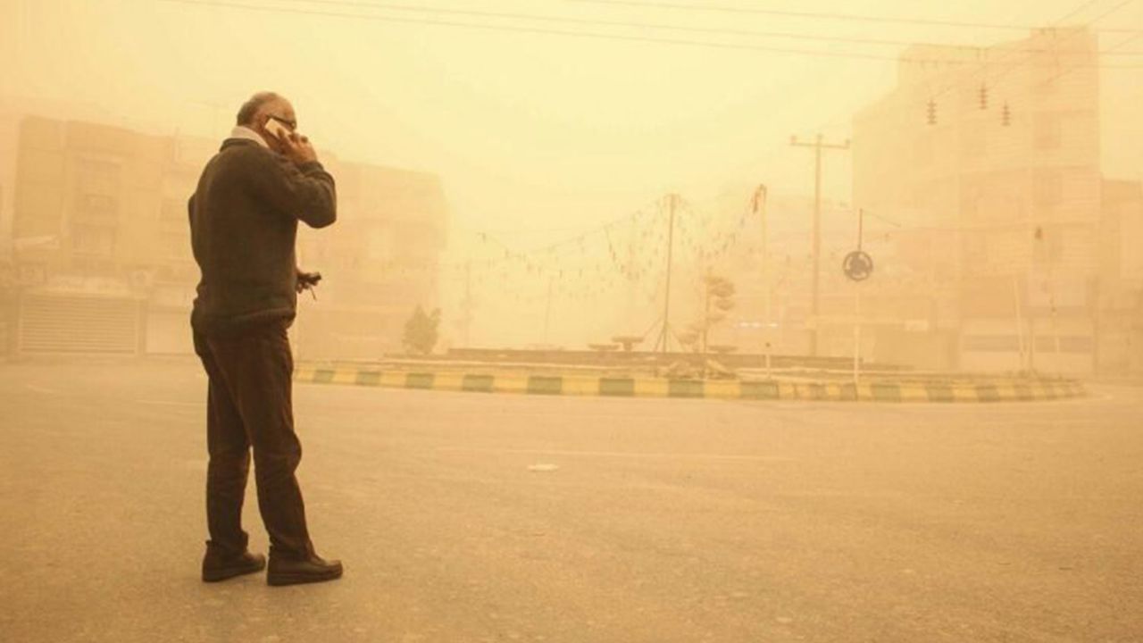 İran'da hava kirliliği: Eğitim çevrim içi yapılıyor
