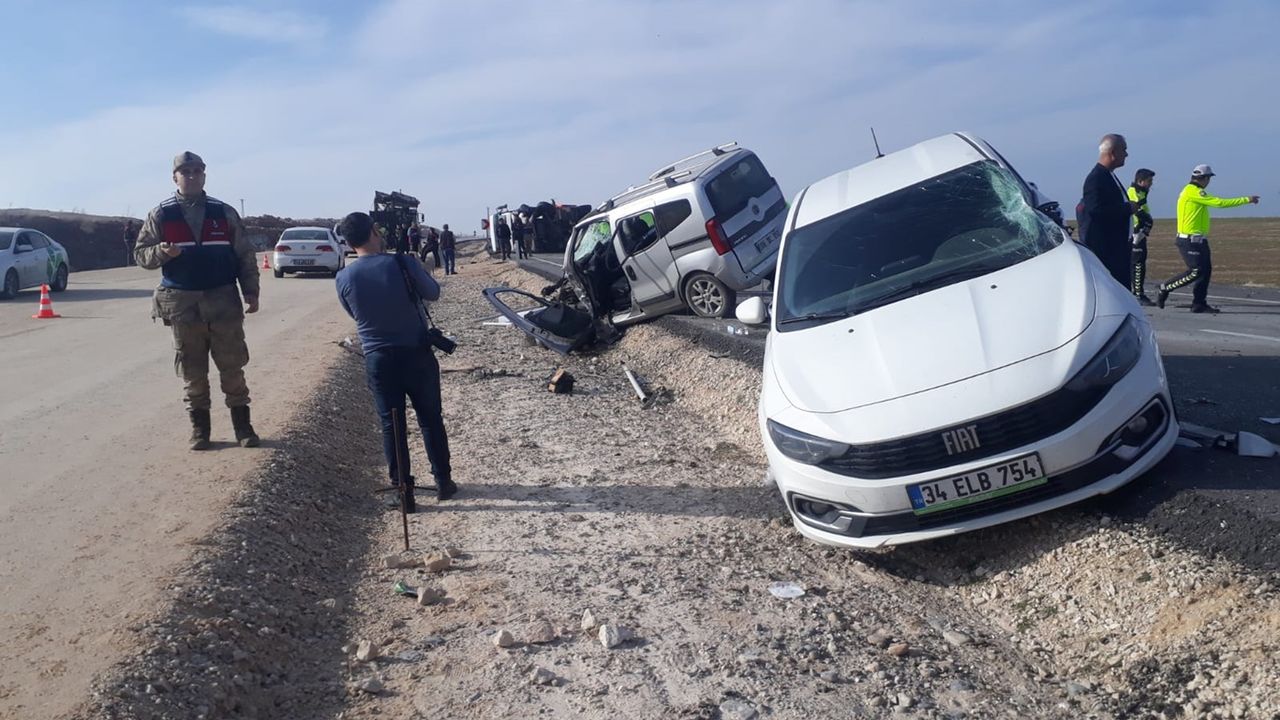 Siirt'te zincirleme trafik kazası: 2 ölü 1 yaralı