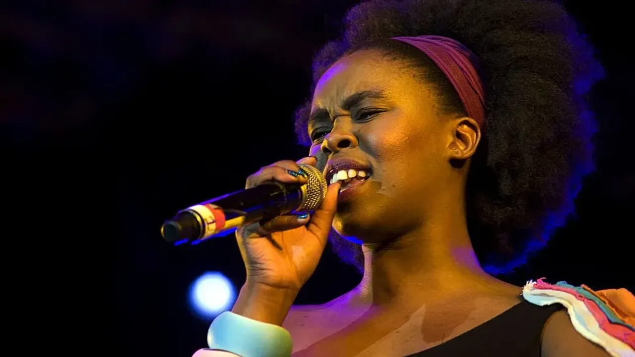 Güney Afrikalı ünlü şarkıcı 36 yaşında hayatını kaybetti