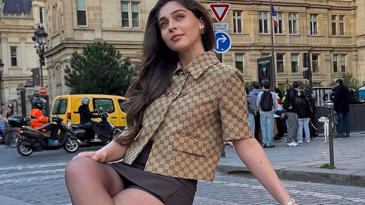 Oyuncu Cemre Baysel'in Paris pozları!