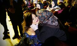 87 yaşındaki Teyzeyi gören Zara'nın gözyaşları