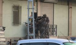 Ümraniye'de hareketli dakikalar! Özel harekat kapıyı kırarak içeri girdi