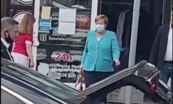 Almanya Başbakanı Merkel bakın nasıl alışveriş yapıyor?