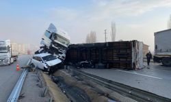 Kastamonu'da feci kaza! 2 tır ve 2 otomobil birbirine girdi