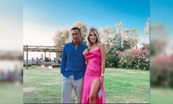 Mustafa Sandal ile Melis Sütşurup düğünde mutluluk pozu verdi