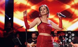 Yıldız Tilbe harbiye'de coşturdu!