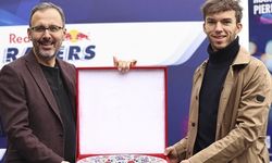 Gençlik ve Spor Bakanı Mehmet Muharrem Kasapoğlu Formula 1 pilotu Pierre Gasly bir araya geldi