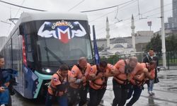 İstanbul'da 47 tonluk treni işte böyle çektiler