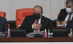 Sanayi ve Teknoloji Bakanı Mustafa Varank eşinin doğum haberini TBMM'de bütçe görüşmesinde aldı