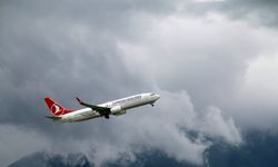 Türk Havayolları uçağına yıldırım çarptı
