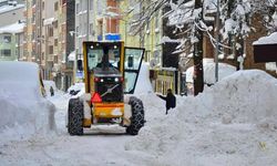 Ordu'nun Akkuş ilçesinde ilginç görüntüler! Kar kalınlığı 2 metreye ulaştı