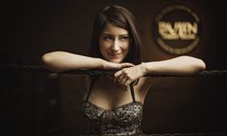 Hazal Kaya Mükremin Gezgin'e sahip çıkınca tepki gördü!