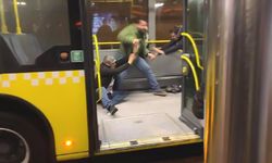 İstanbul Merter Metrobüs durağında kavga! 2 yaralı
