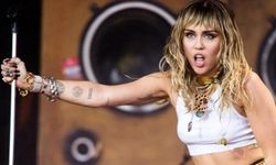 Miley Cyrus havada korkulu anlar yaşadı