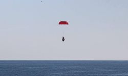 Muğla'da 2 yamaç paraşütü pilotu denize inmek zorunda kaldı
