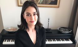 Esra Bilgiç salına salına yürüdü göğüs dekoltesiyle akıl aldı!