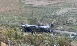 Niğde'de otobüs devrildi: 3 kişi öldü