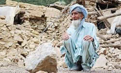 Afganistan çaresiz! Enkazlar elle kazılıyor