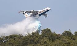 Azerbaycan'dan gelen uçak su üzerinde durmadan 18-20 saniyede yaklaşık 12 ton su basabiliyor