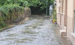 Ordu'da ana şebeke su borusu patladı! Evi su bastı, yollar göle döndü