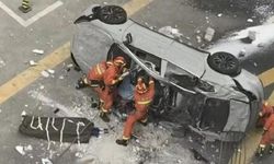 Üçüncü kattan otomobil düştü 2 kişinin hayatını kaybetti!