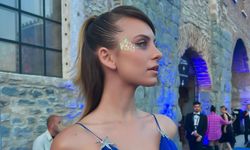 TikTok fenomeni Cemre Solmaz minicik elbisesiyle ağızları açık bıraktı