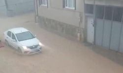 Bursa'da sağanak yağış taşkınlara sebep oldu