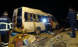 Uşak'ta işçileri taşıyan araç devrildi! 1 ölü, 14 yaralı
