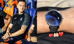 Mesut Özil'e Cumhurbaşkanı Erdoğan imzalı kol saati