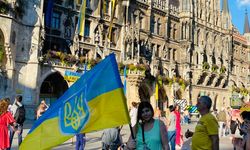 Serap Tibuk Münih'te Özgür Ukranya gösterisine katıldı