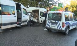 İstanbul Sancaktepe'de servis minibüsleri çarpıştı! 4 yaralı