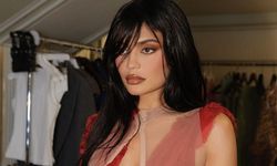 Kylie Jenner ten rengi tül elbisesiyle mankenlere taş çıkardı!