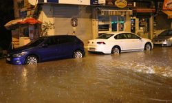 İzmir'de sağanak yağış etkili oldu!