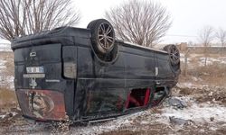 Aksaray'da minibüs devrildi! 7 yaralı