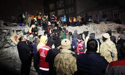 Malatya'da depremden 65 saat sonra enkazdan sağ çıktı