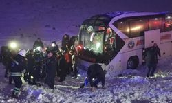 Diyarbakır’daki feci kazada yolculara ilk müdahale gerçekleştirildi!