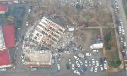 Azerbaycanlı ekipler Kahramanmaraş'ta 3 kişiyi enkaz altından kurtardı