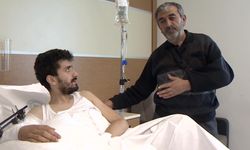 Yaşadığı binadan yara almadan çıktı üzerine minarenin parçaları düştü
