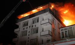 Sakarya Karasu'da bir otelin çatı katında yangın çıktı