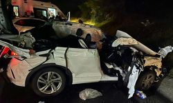 Mersin Tarsus'ta otomobil tıra çarptı! 1 ölü, 2 yaralı