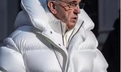 Balenciaga montlu Papa yapay zeka ürünü çıktı